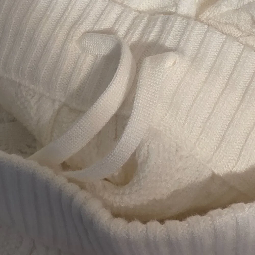 Skims CABLE KNIT STRAIGHT LEG PANT White Large- Loose thread, a few dirt marks - Picture 15 of 16